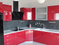 Кухня с глянцевыми крашенными фасадами МДФ, двух цветов